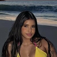 Анџелина Џоли Голе