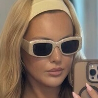 Хлое Никол Голе