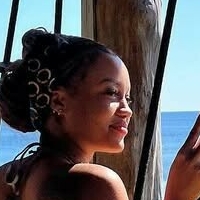 Екзактли Есенс Голе