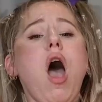 официјална Хејли Голе