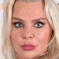 Шакира Голе