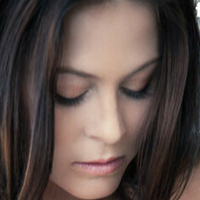 Викторија Џејмс Голе